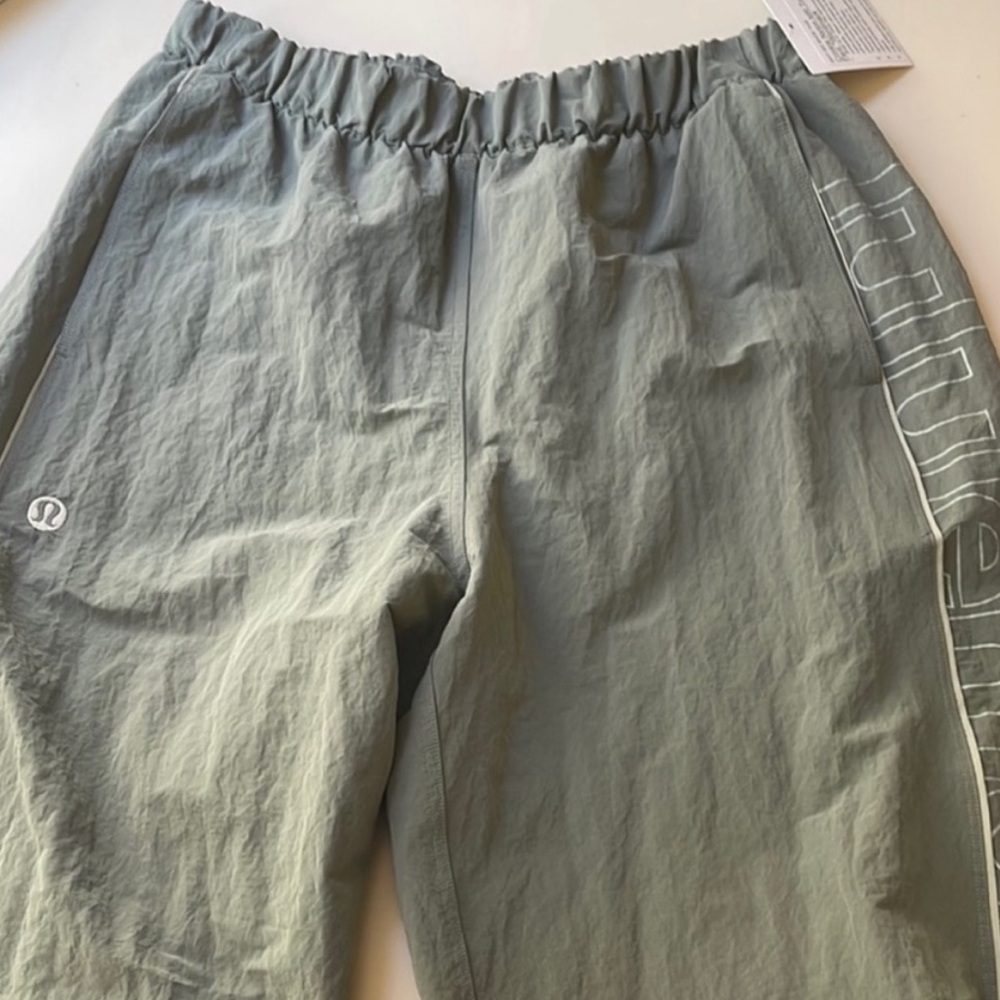 Lululemon Crinkle Nylon Mid-Rise Track Pant Wordmark - Picture 5 of 8